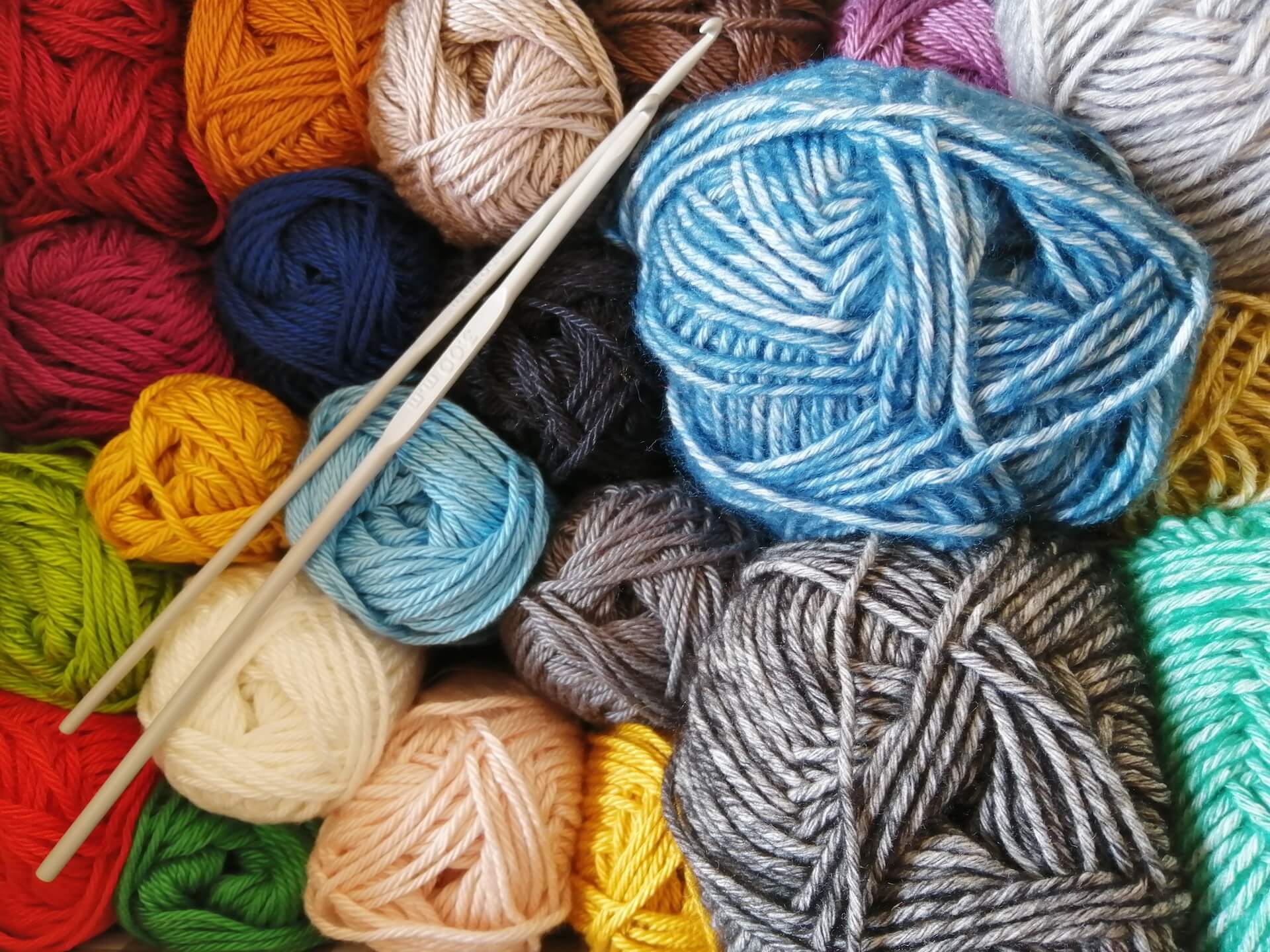 Comparing Lion Brand Yarn Varieties: Which One is Right for You?